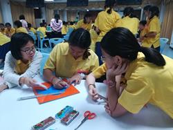 Click to view album: โครงการบริการวิชาการการพัฒนานักเรียน ระดับมัธยมศึกษาตอนต้น สู่การเรียนรู้ในยุคไทยแลนด์ 4.0 ปีการศึกษา 2561 เรื่อง:การสร้างวัตกรรมผ่านกิจกรรมการเรียนรู้โดยใช้ปัญหาเป็นฐาน (13:03:2562)