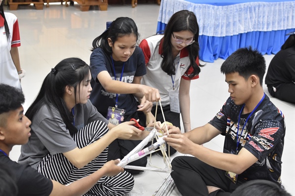 โครงการบริการวิชาการเพื่อการยกระดับความเป็นอยู่ที่ดีของสังคม กิจกรรม การบริการวิชาการเพื่อการยกระดับความเป็นอยู่ที่ดีของสังคม ภาควิชาคณิตศาสตร์ "กิจกรรมย่อย ค่ายสู่ฝัน...วันอัจฉริยะ"