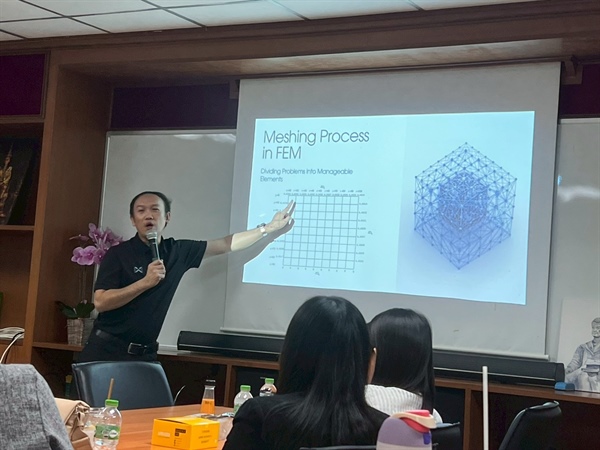 บรรยากาศโครงการการส่งเสริมบรรยากาศวิชาการ เรื่อง “เสวนาวิจัยตามสไตล์คณิตศาสตร์” ร่วมอภิปรายโดยคณาจารย์ ศิษย์ปัจจุบัน และศิษย์เก่าหลักสูตรปรัชญาดุษฎีบัณฑิต สาขาวิชาคณิตศาสตร์