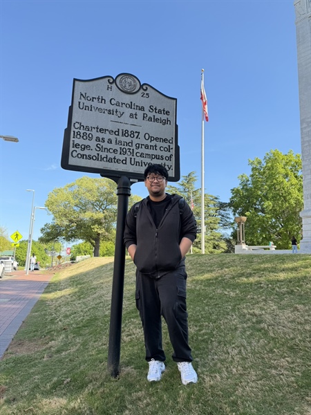 ทุนปริญญาเอกกาญจนาภิเษกหนุนเต็มที่! "เฉลิมราชย์ แมลงภู่" นิสิตคณิตศาสตร์ มศว ลัดฟ้าสหรัฐฯ ร่วมวิจัยและเรียนรู้ประสบการณ์ชีวิตกับผู้เชี่ยวชาญด้านพีชคณิตไลบ์นิทซ์